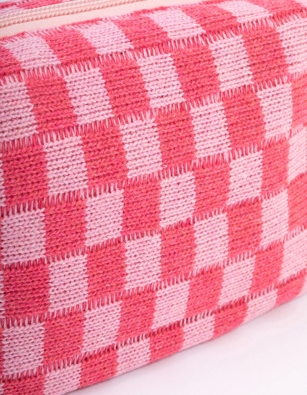 Fashionable Blush-Colored Checkered Pattern Cosmetic Case for Young Adults